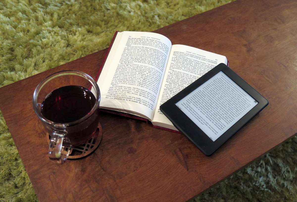 Читаем на современный лад: как выбрать электронную книгу?
