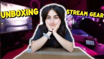 Ludawissy Unboxes New Stream Equipment! (GoXLR, Shure Mic SM7B)