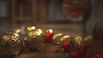 Decorate the christmas tree l sony a6300 samyang 24mm t1.5