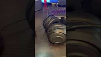 Razer Nari Essential Headphones video proof of inability to charge